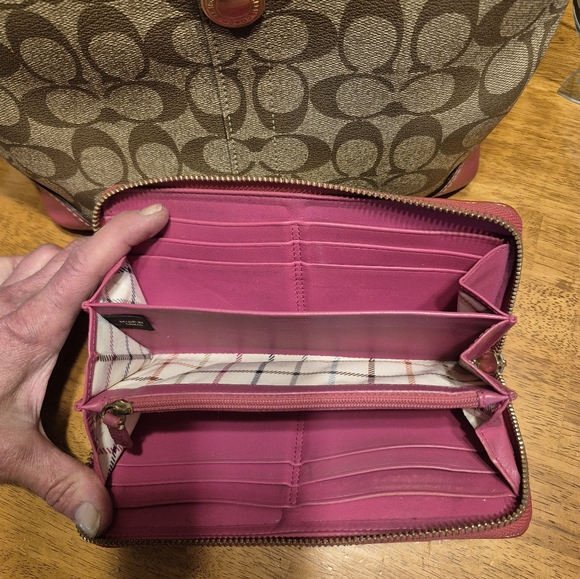 EUC Coach Bag / Wallet - Picture 13 of 16
